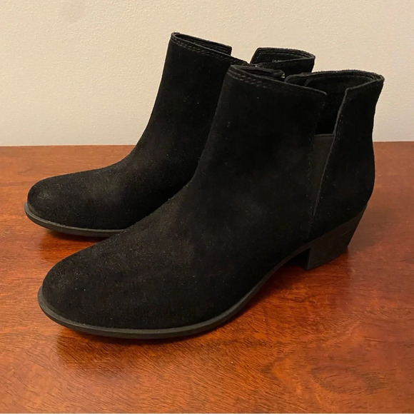 NWOT Lucky Brand Ankle Boots - Picture 2 of 4